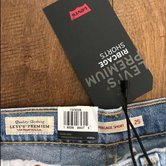 Levi’s Ribcage Shorts - Limited Ed. Leopard - Picture 5 of 6